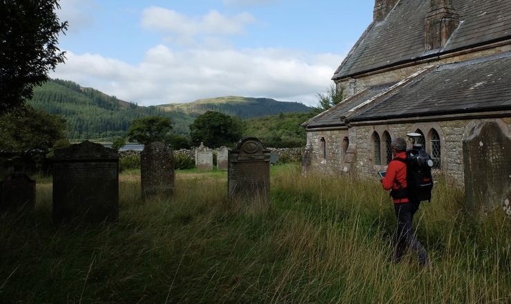 Graves in 19,000 English churchyards to be mapped online | Anglicanism | The Guardian