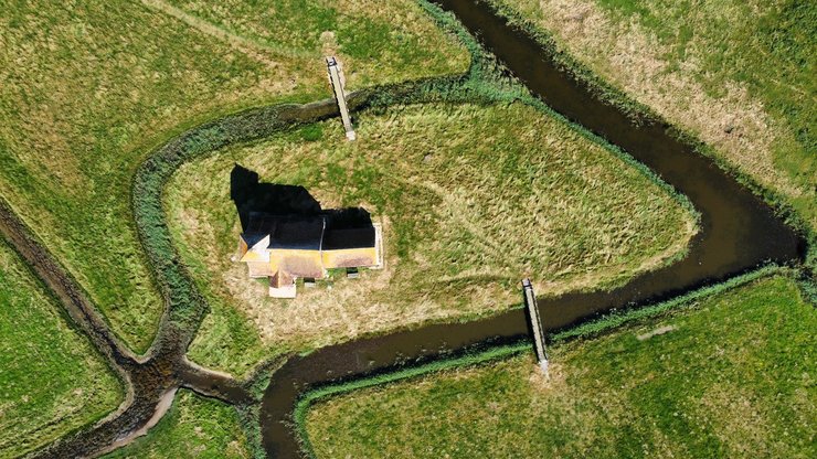 Andy Marshall on Twitter: "One for the early birds: The achingly beautiful church of St. Thomas Becket sits isolated within a jigsaw of dykes on the Walland Marsh, Fairfield, Kent. "