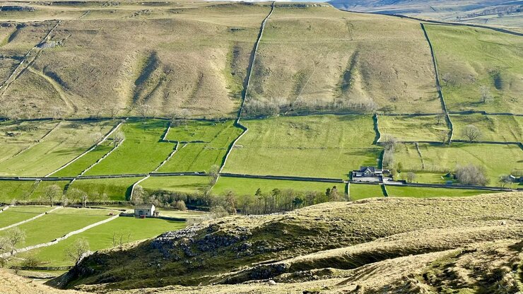 Andy Marshall 📸 on Twitter: "One for the early birds: Lumps and bumps articulated by first light. Upper Wharfedale in the Yorkshire Dales is a landscape where the past presses through the thin membrane of the present.… "