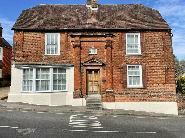 Andy Marshall 📸 on Twitter: "One for the early birds: the oldest (handmade) brick vernacular building in Hampshire (Wickham) of 1648, built in a rustic and ruddy Northern Renaissance style.… "
