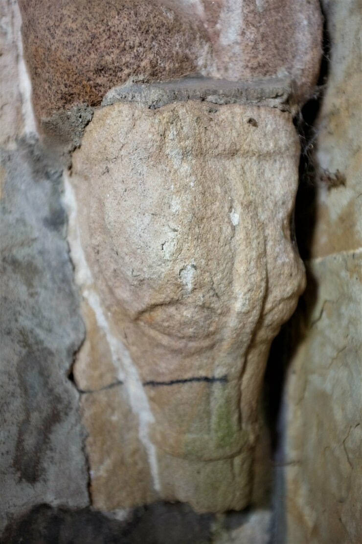 Dr Helen Wilson on Twitter: "Quite odd that part of the font is typical C15 while the rest is well, older looking, especially the bear's head, which could be straight off a Norman doorway (apologies for bad photo).… https://t.co/hpatfuFBfo"