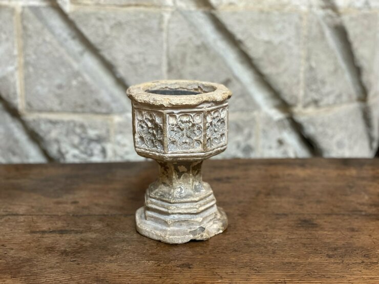 Andy Marshall 📸 on Twitter: "One for the early birds. Convenience isn’t just a part of the modern age. Here’s a C14th pocket font for the discerning travelling priest. Found at Waltham Abbey church.… "