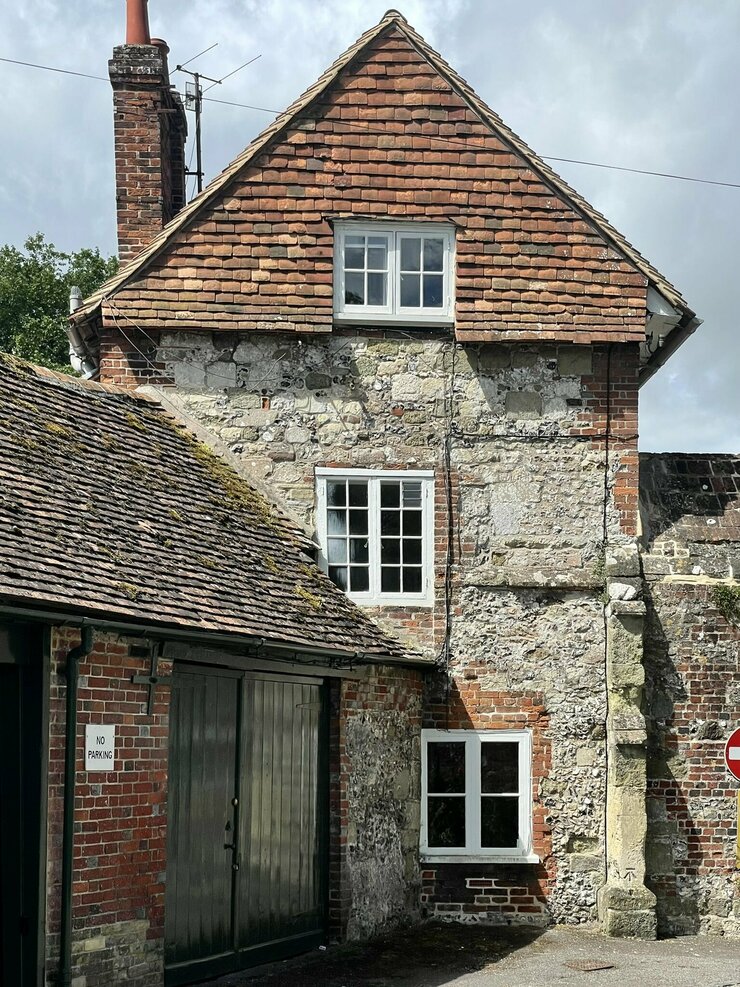 Andy Marshall 📸 on Twitter: "One of my favourite buildings in The Close at Salisbury - this house, next to the South Gate wears its story on its gable - chapter and sentence in brick and stone, paragraphed with handmade clay tiles. / Twitter