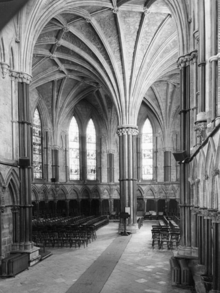 Lincoln Cathedral: the decagonal chapter house with a star vault of twenty radiating ribs | Edwin Smith. 