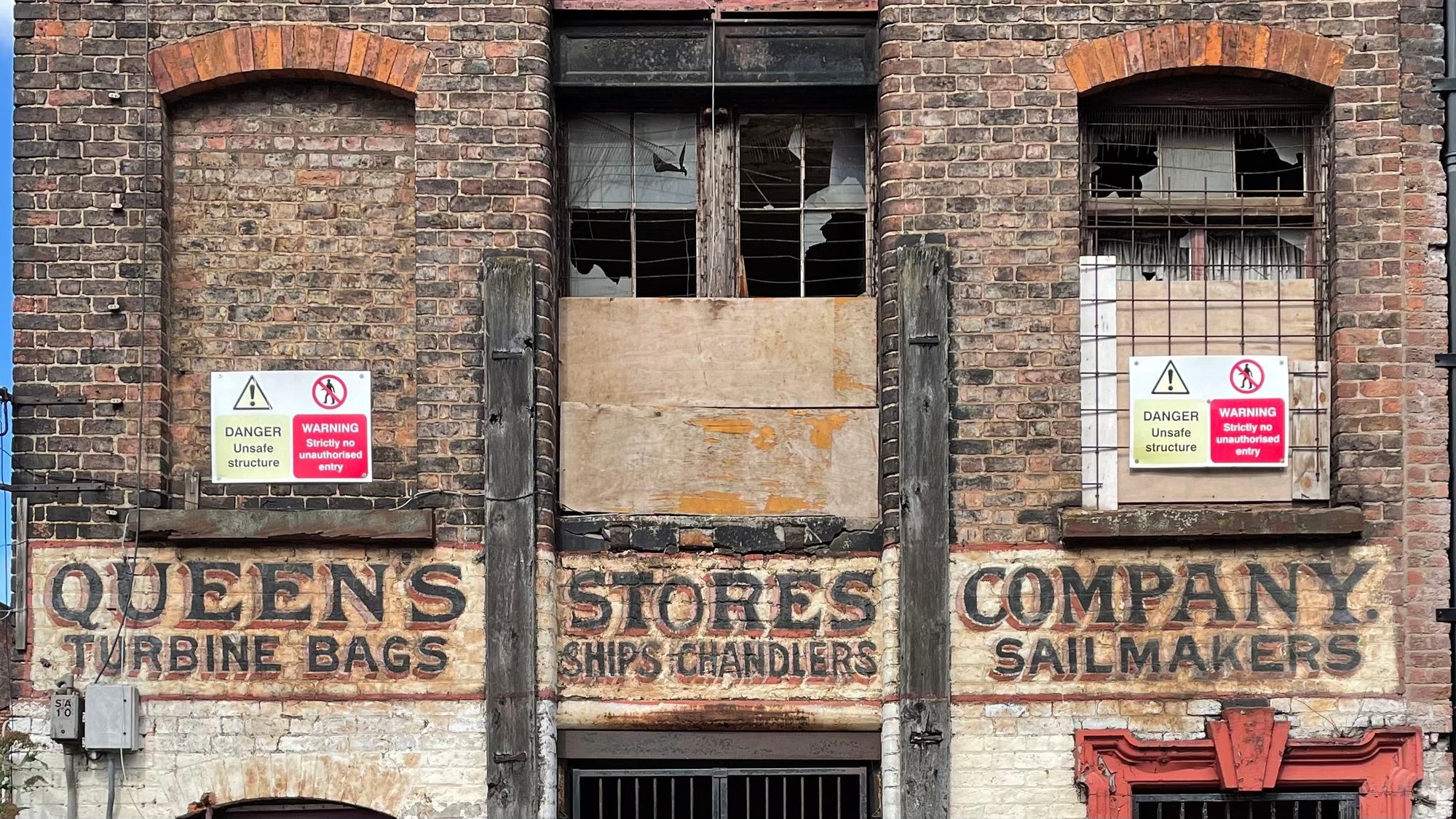 🟨 Treasure Hoard Entry: The Ghost Signs at the Queen's Stores, Liverpool