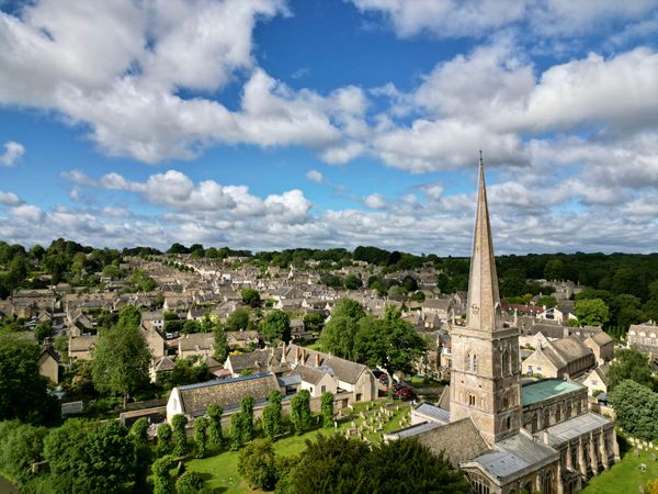 A walk along The Hill at Burford - Video