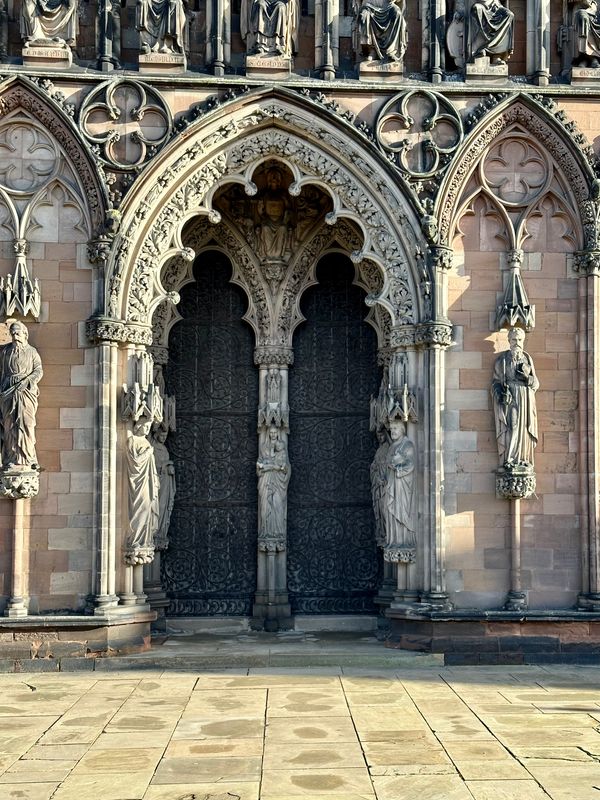 Be there: Lichfield Cathedral West Front Door in glorious VR