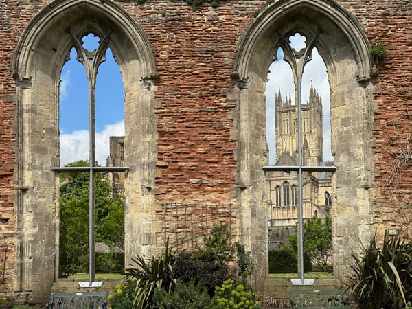 ⟁ Member's Supplement: Bishop's Palace and Gardens, Wells.